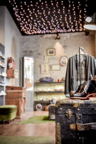 Meuble à chaussures vintage et original à Lyon