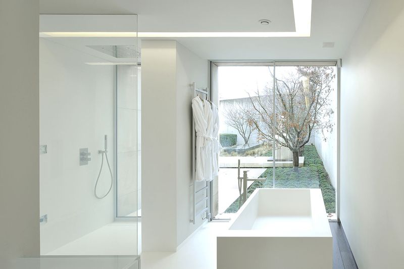 Salle de bain ouverte sur chambre design en Suisse